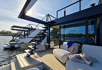 Luxamaris Interior